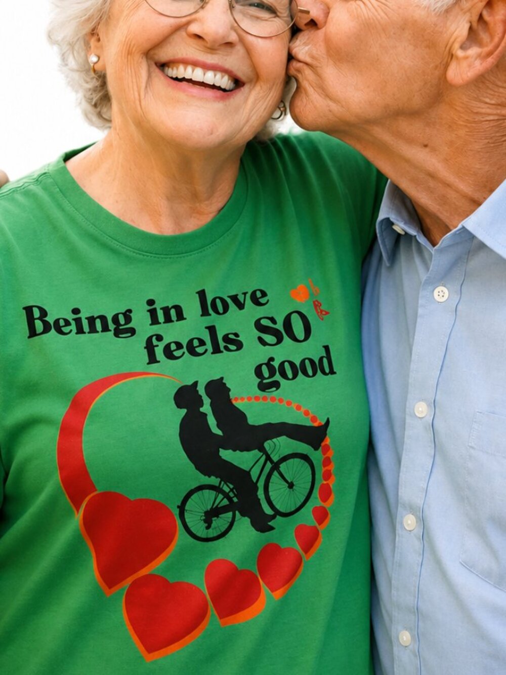 XL Women’s Green Being in Love Bicycle Hearts Valentine Graphic T-Shirt Romantic